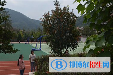 萬(wàn)源黃鐘職業(yè)中學(xué)學(xué)校怎么樣