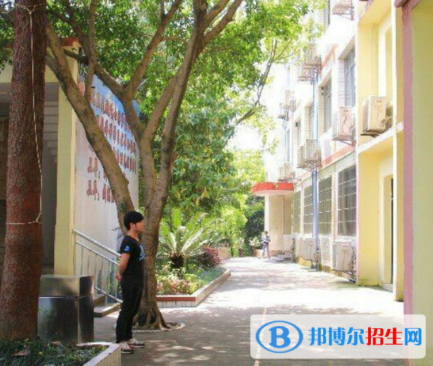 重慶統(tǒng)景職業(yè)中學網站網址