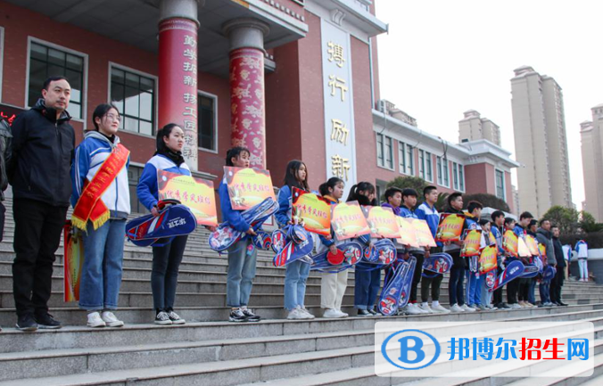 荊州機械電子工業(yè)學校4