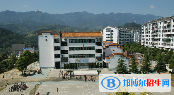 鄂州中等專業(yè)學(xué)校2020年報名條件、招生要求、招生對象