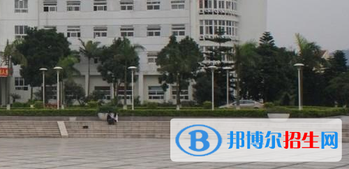 重慶商務(wù)高級技工學(xué)校2020年報名條件、招生要求、招生對象