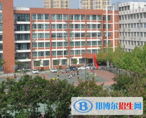河南工業(yè)設(shè)計(jì)學(xué)校2021年招生辦聯(lián)系電話