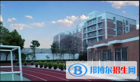 四川瀘定中學