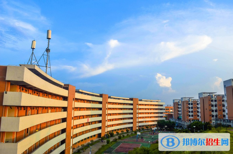 英山理工中等專(zhuān)業(yè)學(xué)校2020年招生辦聯(lián)系電話(huà)