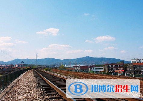 重慶2022年初中生上鐵路學(xué)校好不好