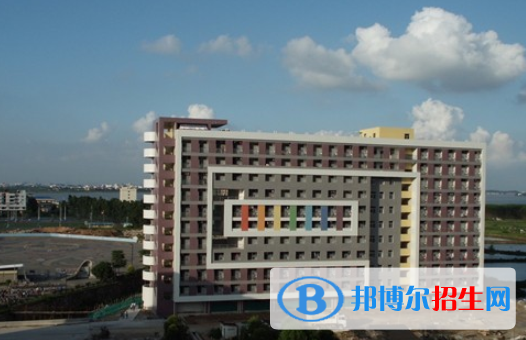 廣東2020年汽修學(xué)校和中專有哪些區(qū)別