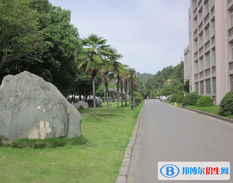 湖北十堰職業(yè)技術集團學校1