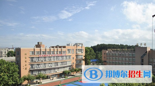 貴陽工具廠技工學(xué)校2020年報名條件、招生要求、招生對象