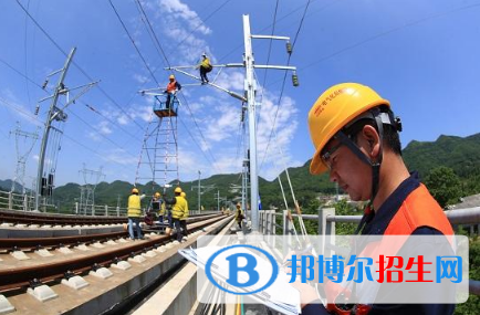 南寧2020年男生讀鐵路學校好不好