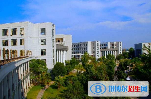 隨州機(jī)電工程學(xué)校1