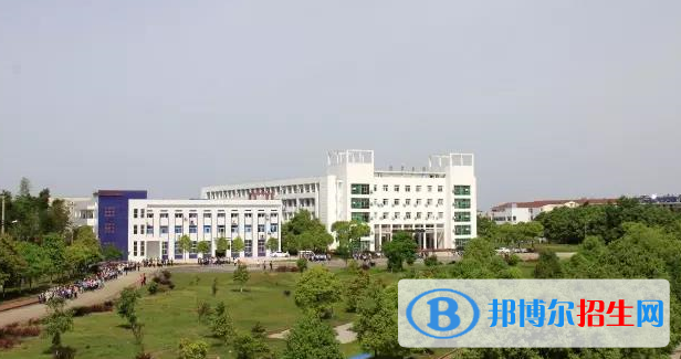 赤壁機電信息技術(shù)學(xué)校2