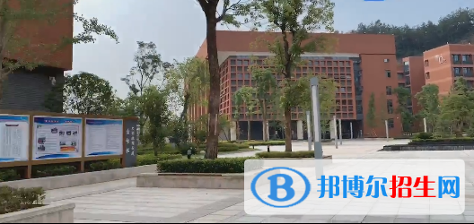 十堰高級職業(yè)學(xué)校3