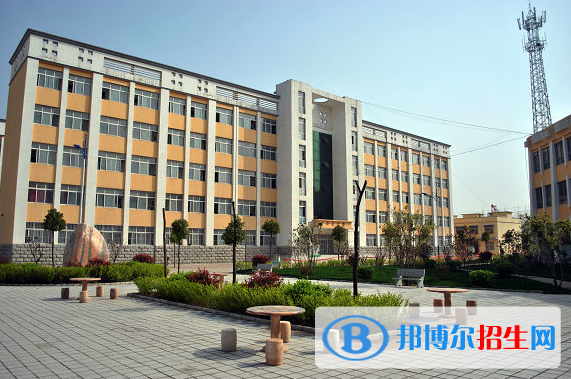 方城中等職業(yè)學(xué)校2021年招生辦聯(lián)系電話