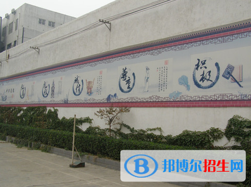 平頂山中醫(yī)藥學(xué)校2021年招生辦聯(lián)系電話