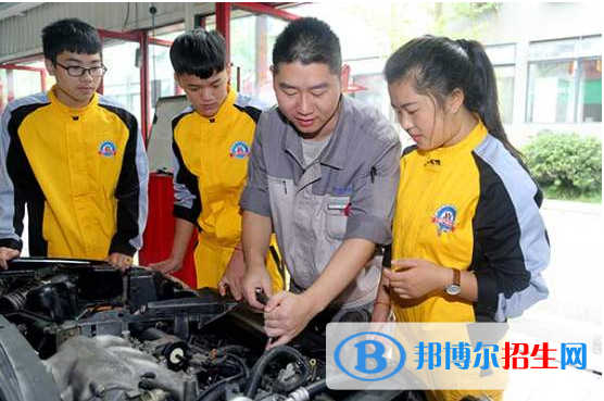 重慶2022年汽修學校什么專業(yè)適合女生