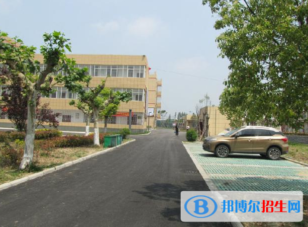 阜陽經(jīng)貿(mào)旅游學(xué)校2020年報名條件、招生要求、招生對象
