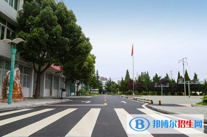 安徽機(jī)電技師學(xué)院2020年招生辦聯(lián)系電話