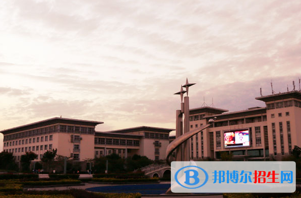 湖北中醫(yī)藥高等專科學校3