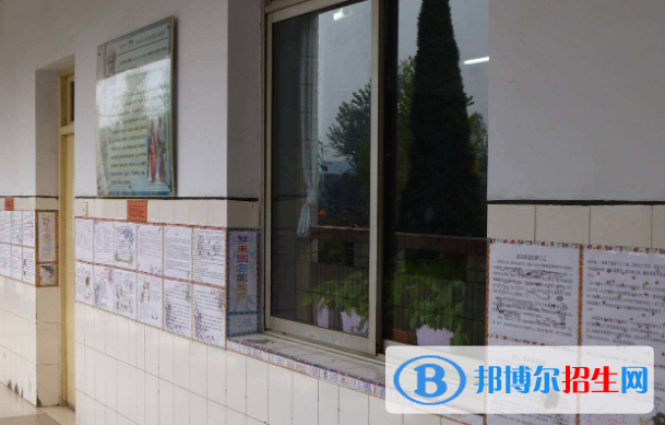 銅川耀縣廟灣中學2020年招生辦聯(lián)系電話