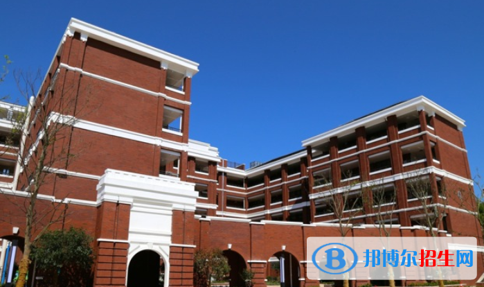 宜昌龍盤(pán)湖國(guó)際學(xué)校初中部2020年招生簡(jiǎn)章