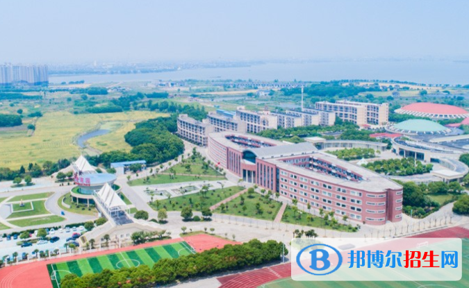 中加楓華國際學(xué)校初中部2020年學(xué)費、收費多少