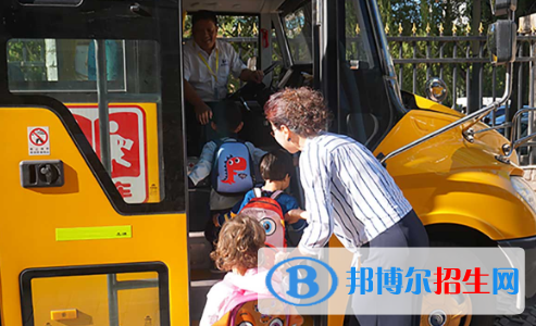北京加拿大國際學(xué)校初中部2020年報名條件、招生要求、招生對象