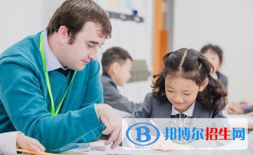 成都青苗國際雙語學(xué)校初中部2020年學(xué)費、收費多少