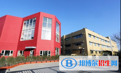 成都青苗國際雙語學校初中部2020年招生辦聯(lián)系電話