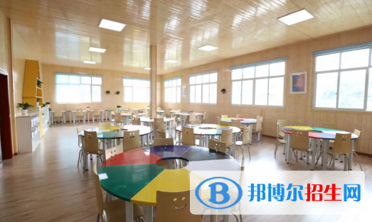貴陽一中新世界國際學(xué)校小學(xué)部2020年招生辦聯(lián)系電話