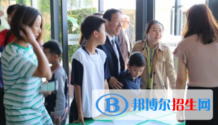 昆明呈貢青苗國(guó)際雙語(yǔ)學(xué)校小學(xué)部怎么樣、好不好