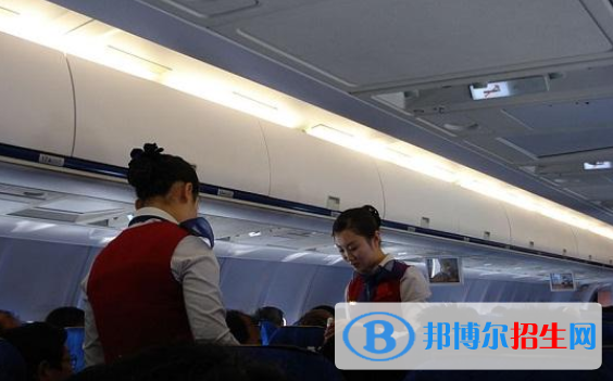 湖北2020年中專(zhuān)航空服務(wù)學(xué)?？梢钥即髮?zhuān)嗎