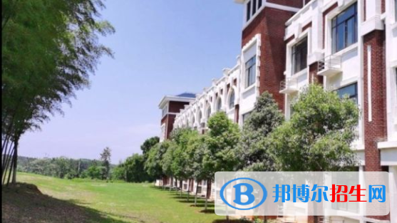 湖北健康職業(yè)學院4
