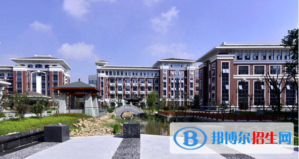 江蘇揚(yáng)中高級(jí)中學(xué)2021年招生辦聯(lián)系電話(huà)