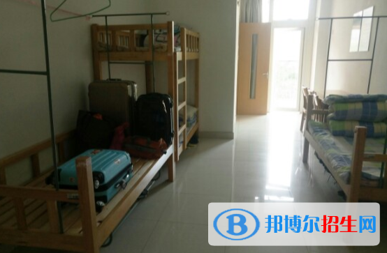 南京建鄴高級(jí)中學(xué)2021年宿舍條件