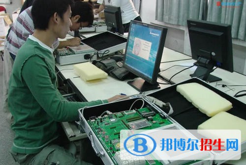 貴州2021年哪些大學(xué)有計(jì)算機(jī)學(xué)校大專(zhuān)