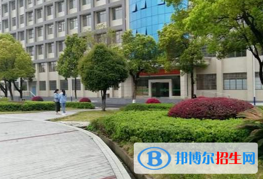 成都2021年上中專(zhuān)學(xué)校一年要多少錢(qián)