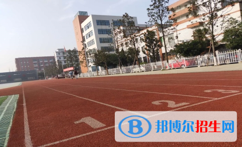 成都2021年上中專(zhuān)學(xué)校多少錢(qián)