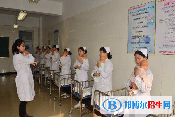 重慶2022年男生在護(hù)理學(xué)校學(xué)什么好