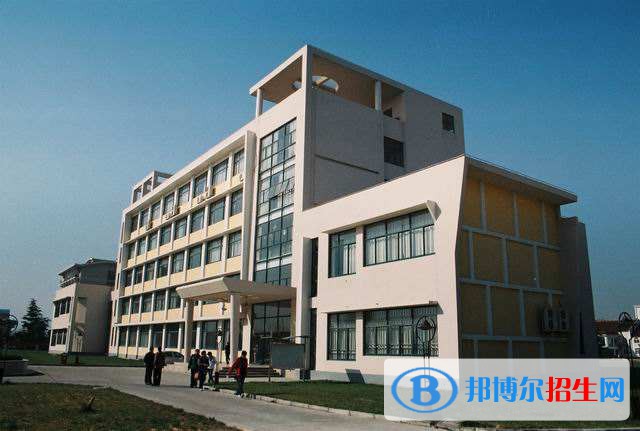 重慶2022年女生上什么護理學(xué)校比較好
