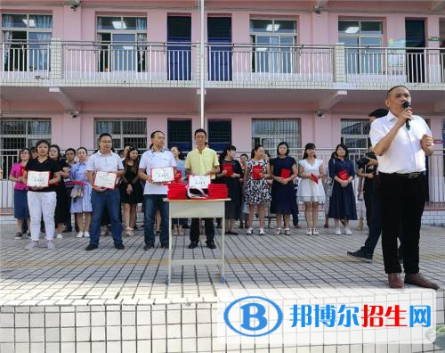 巴中市巴州區(qū)化成職業(yè)中學(xué)校2021年學(xué)費(fèi)、收費(fèi)多少