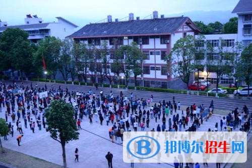 射洪縣金龍職業(yè)技術(shù)學校2021年學費、收費多少