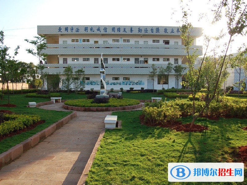 云南省曲靖應(yīng)用技術(shù)2021年學(xué)校學(xué)費