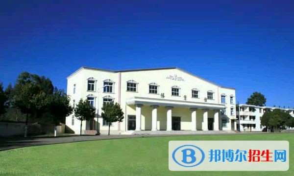 楚雄醫(yī)藥高等?？茖W(xué)校2021年報名條件、招生要求、招生對象