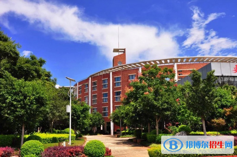 北京房地產(chǎn)職工中等專(zhuān)業(yè)學(xué)校2021年學(xué)費(fèi)、收費(fèi)多少
