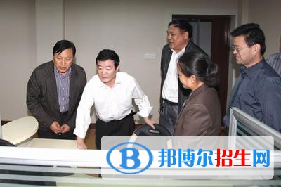 山東梁山縣技工學(xué)校2021年招生辦聯(lián)系電話(huà)