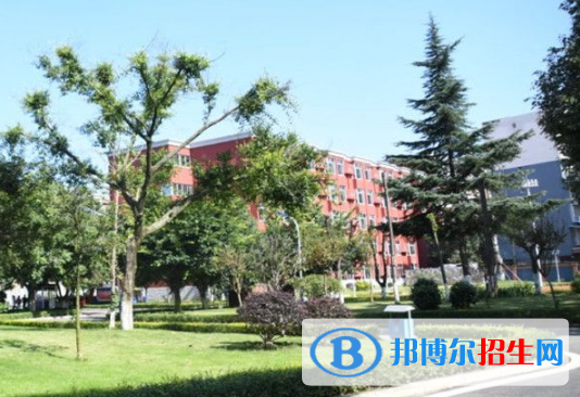 成都2021年中專與?？频膮^(qū)別