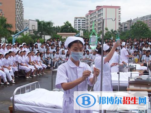 四川2021女生讀護理學校有前途嗎