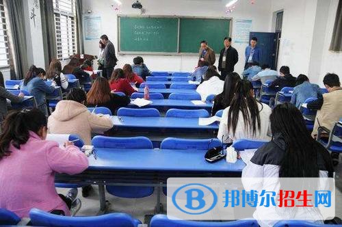 四川2021年護理學(xué)校讀幾年