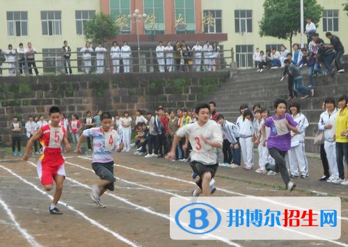 成都2021年中專(zhuān)和職高哪個(gè)好
