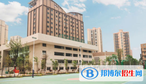 云南商務(wù)職業(yè)學(xué)院8